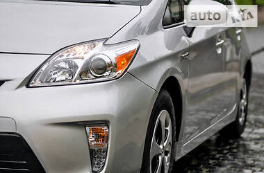 Седан Toyota Prius 2015 в 