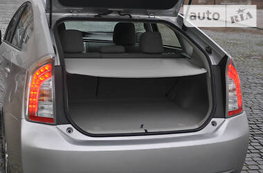 Седан Toyota Prius 2015 в 