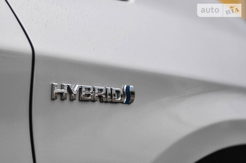 Седан Toyota Prius 2015 в Черновцах