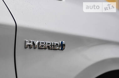Седан Toyota Prius 2015 в 