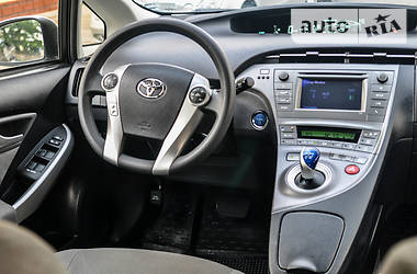 Седан Toyota Prius 2015 в 