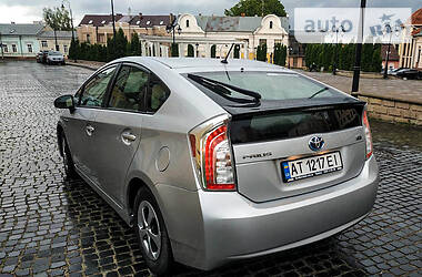 Седан Toyota Prius 2015 в 