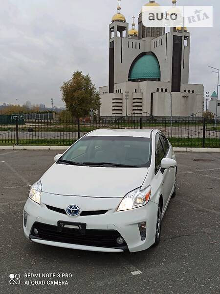 Хэтчбек Toyota Prius 2014 в Киеве