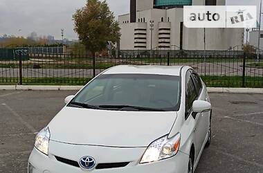 Хэтчбек Toyota Prius 2014 в Киеве