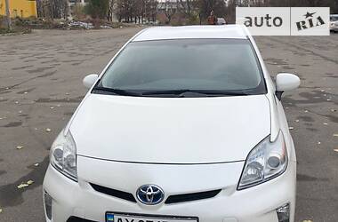 Седан Toyota Prius 2013 в Харькове