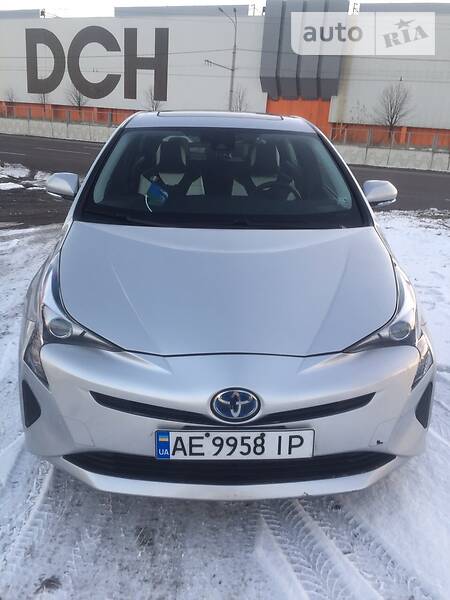 Седан Toyota Prius 2016 в Днепре