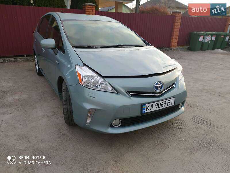Універсал Toyota Prius 2014 в Чернівцях