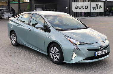 Хетчбек Toyota Prius 2016 в 