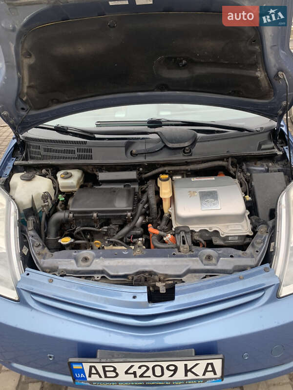 Хетчбек Toyota Prius 2005 в Могилів-Подільському