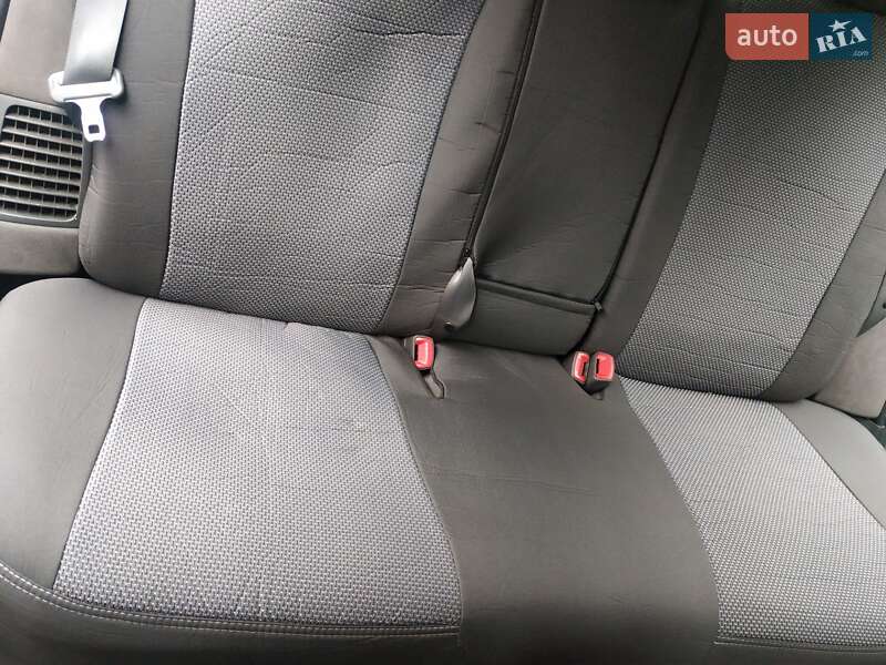 Хэтчбек Toyota Prius 2014 в Стрые
