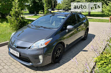 Хэтчбек Toyota Prius 2014 в 