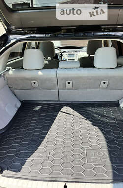 Хэтчбек Toyota Prius 2014 в 
