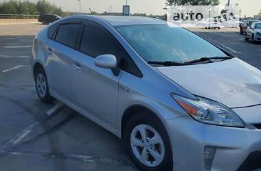Хэтчбек Toyota Prius 2012 в 
