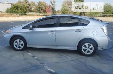 Хэтчбек Toyota Prius 2012 в 
