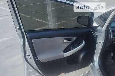 Хэтчбек Toyota Prius 2012 в 