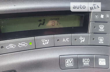 Хэтчбек Toyota Prius 2012 в 