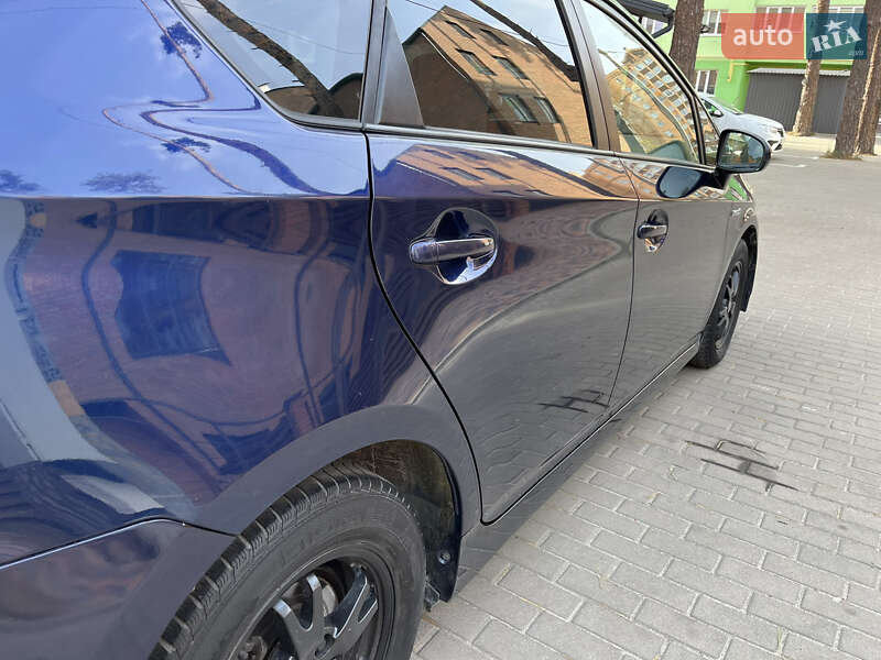 Хэтчбек Toyota Prius 2013 в Киеве