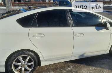 Хэтчбек Toyota Prius 2010 в 