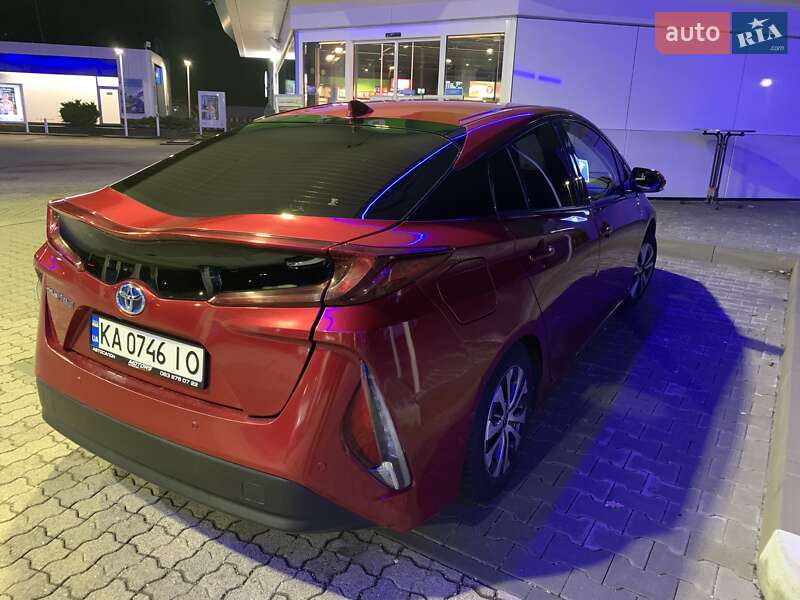 Хэтчбек Toyota Prius 2017 в Львове