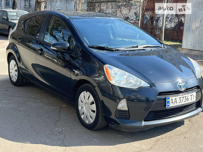 Хэтчбек Toyota Prius 2013 в Киеве