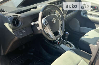 Хэтчбек Toyota Prius 2013 в Киеве