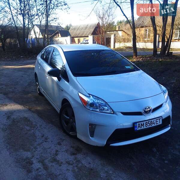 Хэтчбек Toyota Prius 2014 в Житомире