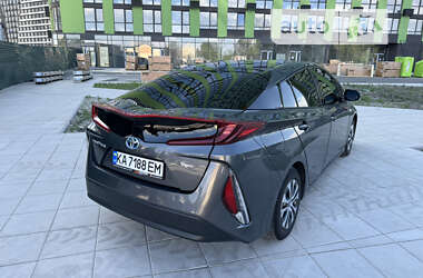 Хетчбек Toyota Prius 2017 в Києві