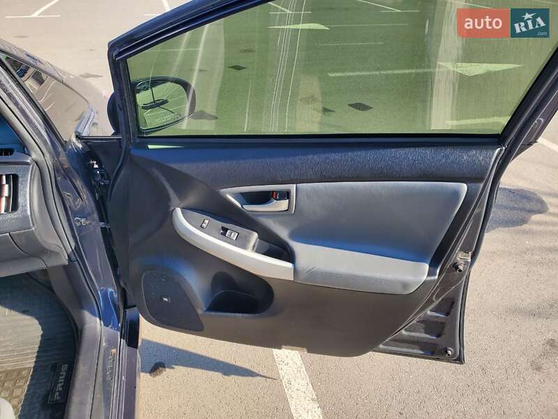 Хетчбек Toyota Prius 2013 в Дніпрі