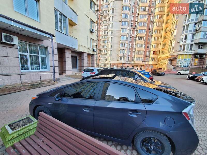 Хетчбек Toyota Prius 2013 в Дніпрі