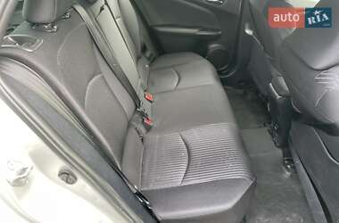 Хэтчбек Toyota Prius 2018 в 