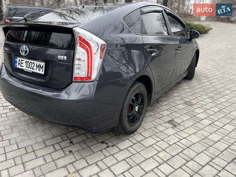 Хетчбек Toyota Prius 2014 в Дніпрі