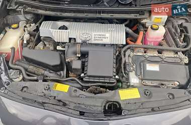 Хэтчбек Toyota Prius 2013 в 