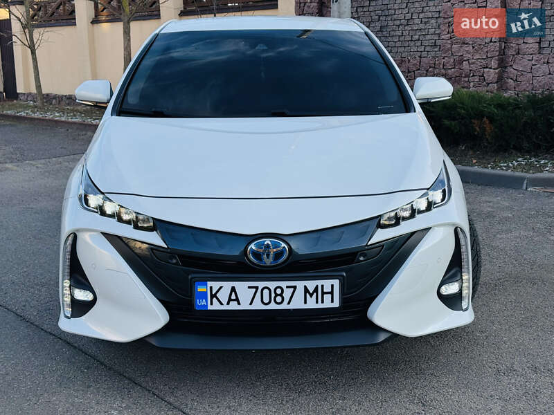 Хетчбек Toyota Prius 2017 в Києві