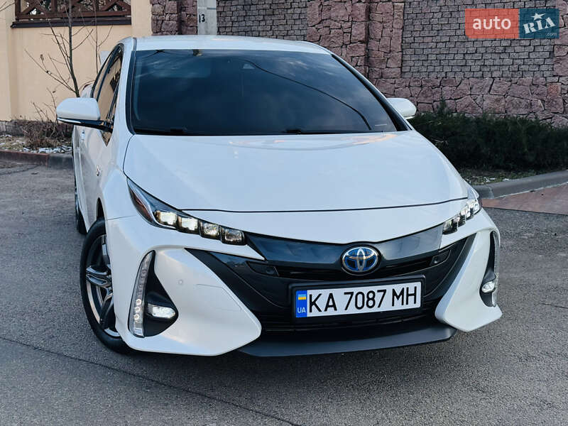 Хетчбек Toyota Prius 2017 в Києві
