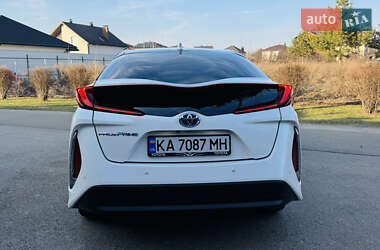 Хэтчбек Toyota Prius 2017 в Киеве