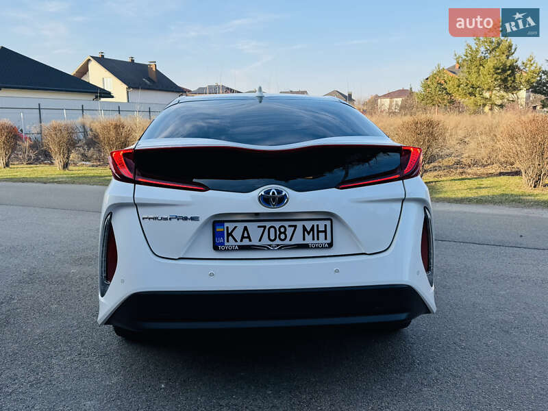 Хетчбек Toyota Prius 2017 в Києві