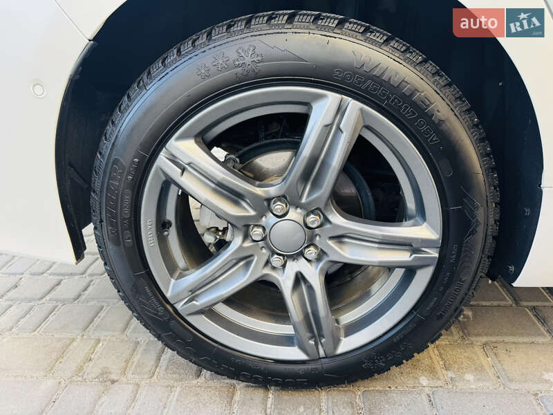 Хетчбек Toyota Prius 2017 в Києві