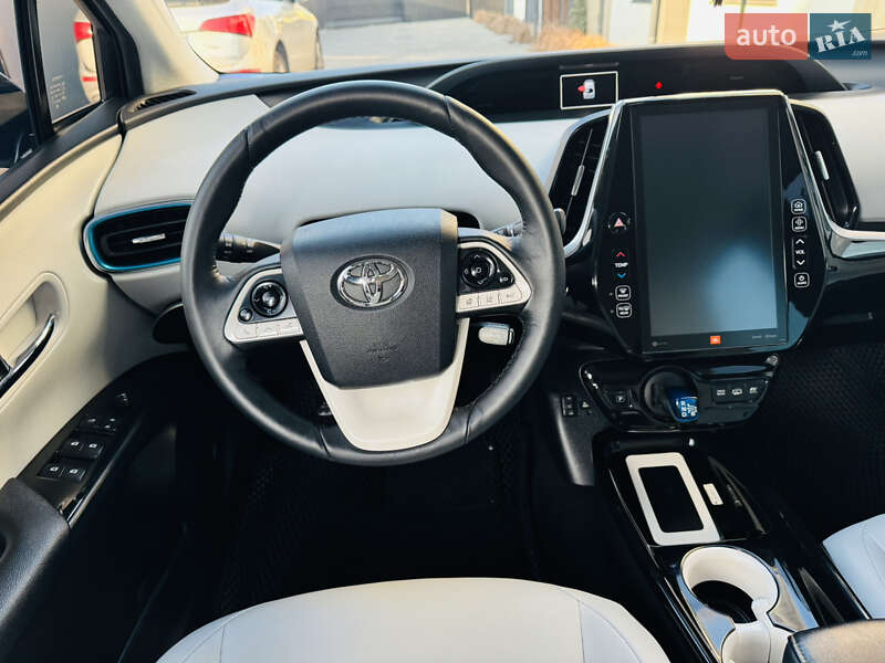 Хетчбек Toyota Prius 2017 в Києві