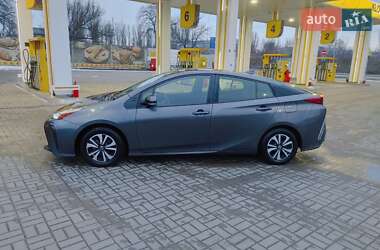 Хэтчбек Toyota Prius 2018 в 