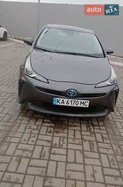 Хэтчбек Toyota Prius 2018 в 