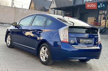 Хэтчбек Toyota Prius 2010 в 