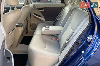 Хэтчбек Toyota Prius 2010 в 