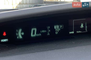 Хэтчбек Toyota Prius 2010 в 