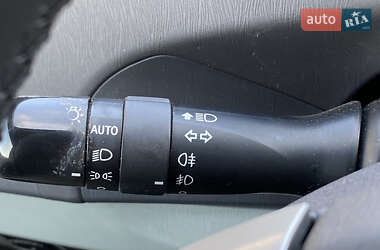 Хэтчбек Toyota Prius 2010 в 