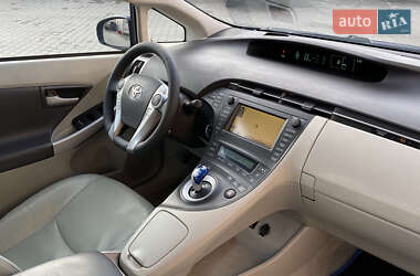 Хэтчбек Toyota Prius 2010 в 