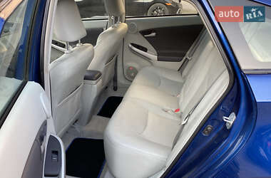 Хэтчбек Toyota Prius 2010 в 