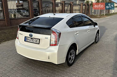 Хэтчбек Toyota Prius 2012 в 