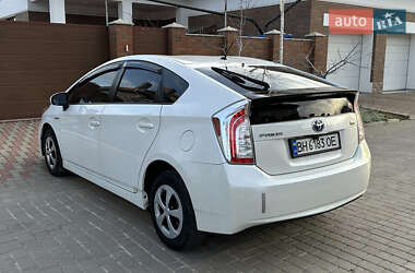 Хэтчбек Toyota Prius 2012 в 