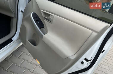 Хэтчбек Toyota Prius 2012 в 