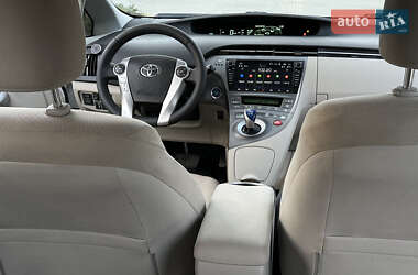 Хэтчбек Toyota Prius 2012 в 